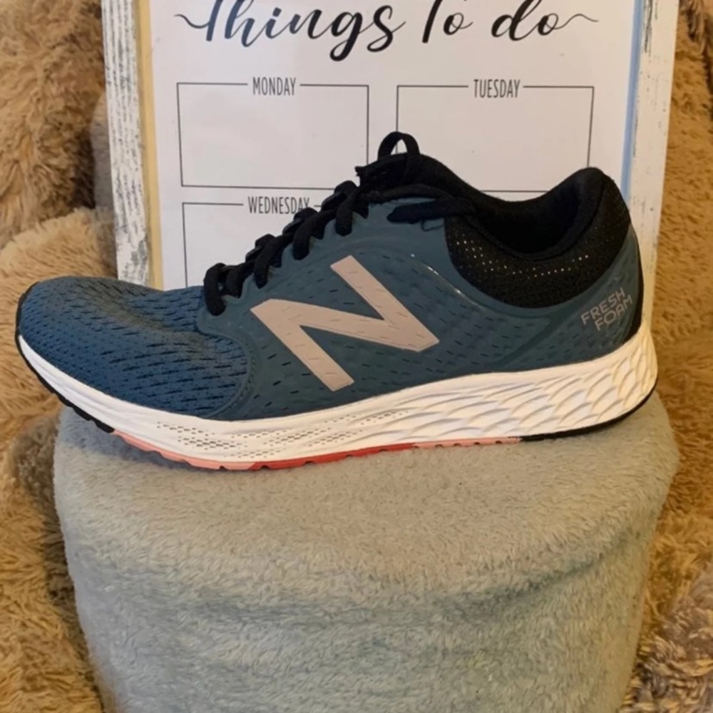 Size 7..5 Teal New Balance foam